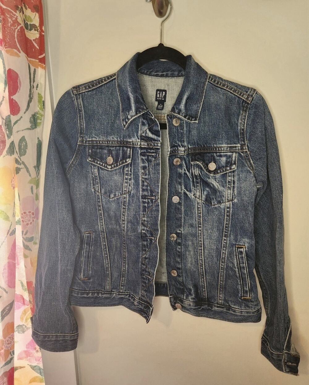 GAP Denim Jacket Dark Wash Women’s XS/S with Pockets Excellent Condition